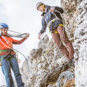 Làm thế nào để lựa chọn mũ bảo hiểm leo núi phù hợp