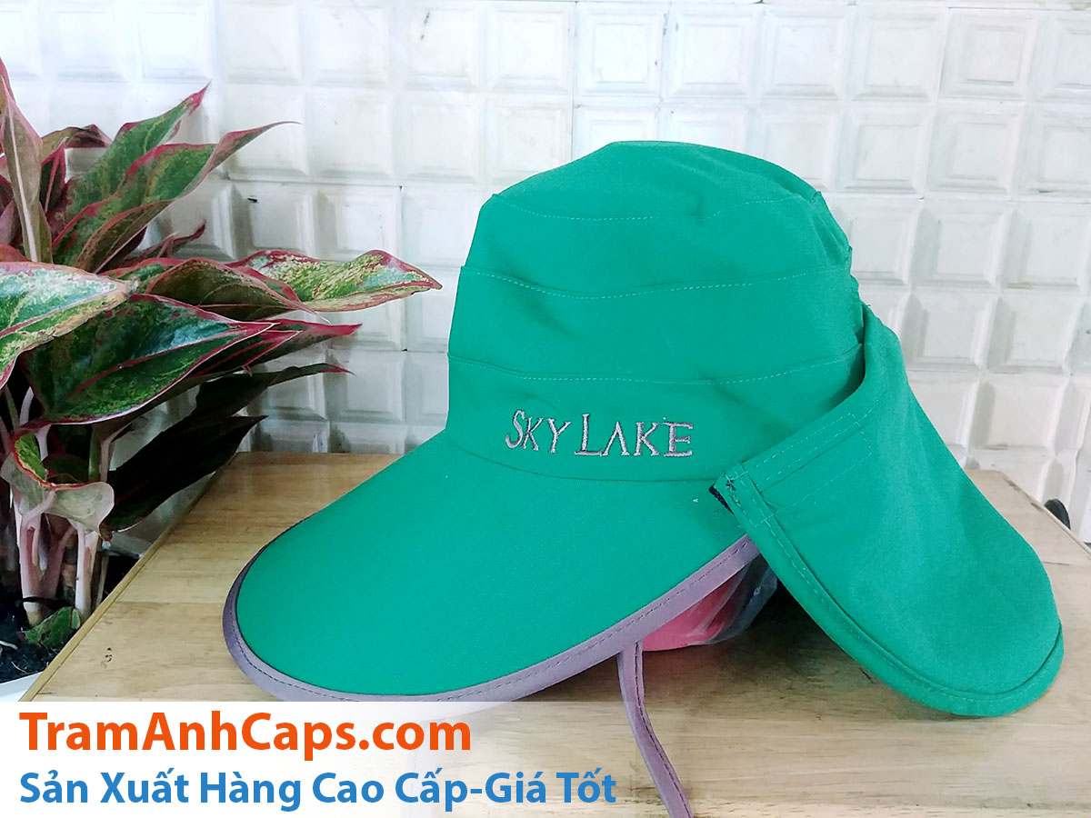 Wide golf hat with flap