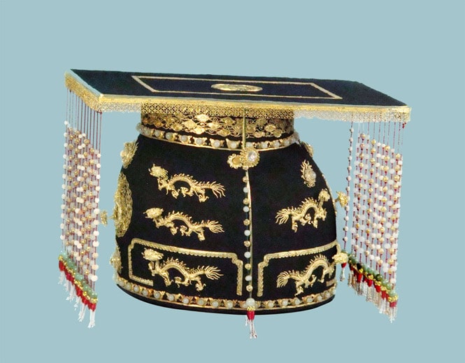 The cap shows your style 2 Hats tell the history and characteristics of a nation