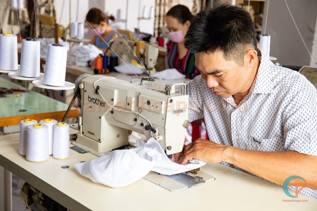 Trâm Anh Caps sở hữu xưởng sản xuất mũ nón riêng, không quan trung gian