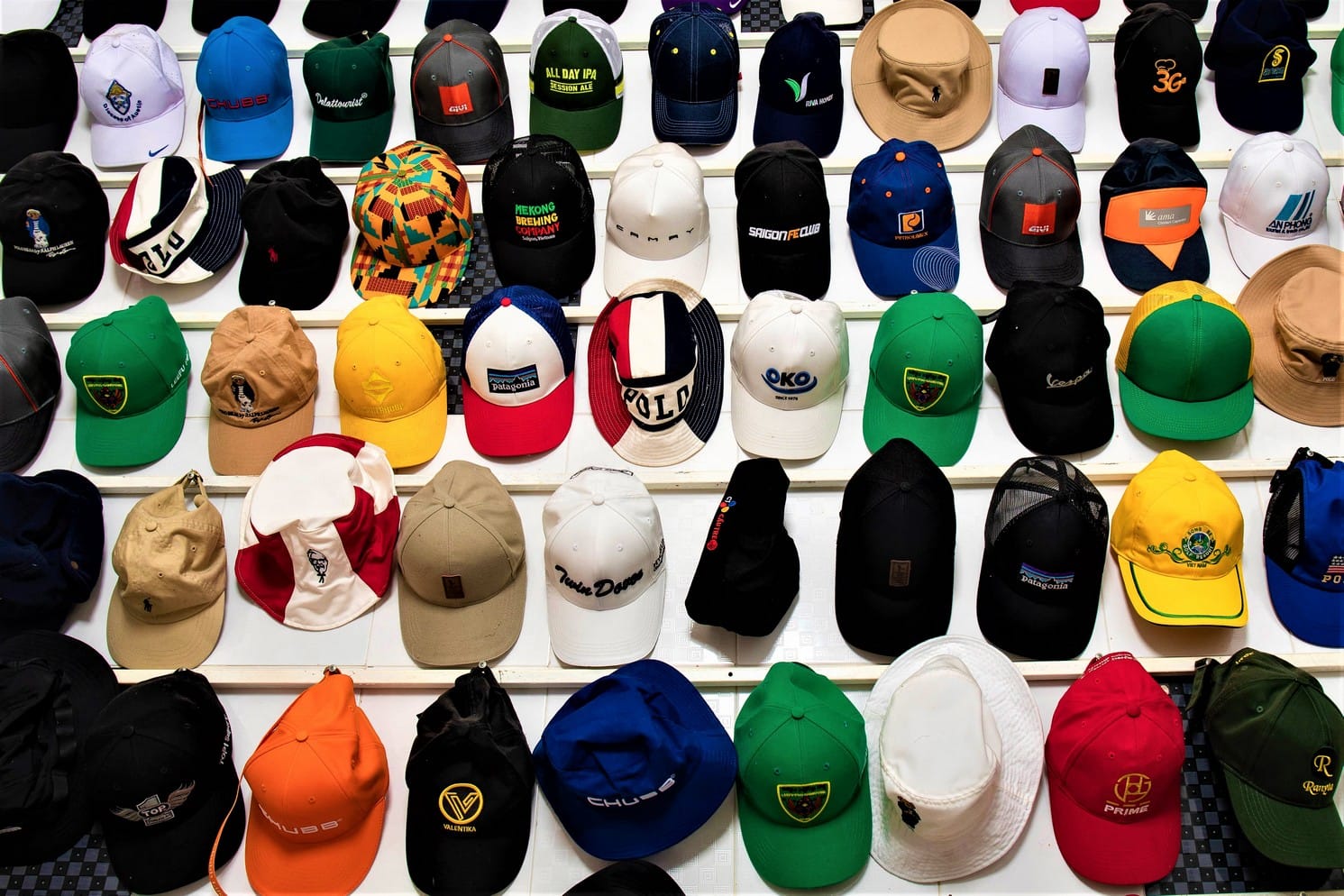 Common Mistakes When Ordering Custom Hats for the First Time – And How to Avoid Them 12 Tram Anh Caps Factory – modern production lines for high-quality export hats