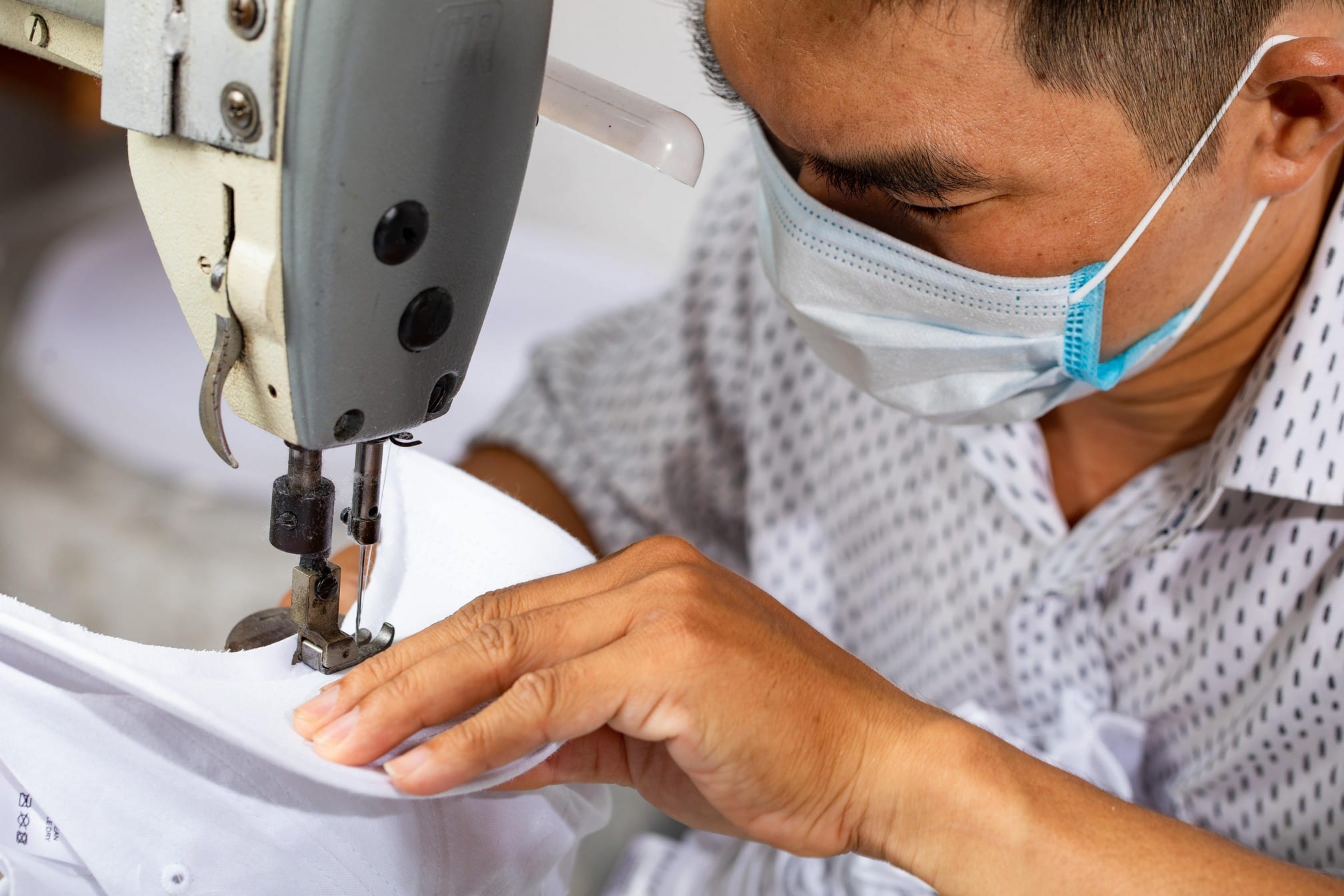 Mũ nón mùa hè cho doanh nghiệp: Chất liệu nào thoáng mát, bền màu dưới nắng? 1 Mũ nón mùa hè cho doanh nghiệp – chất liệu thoáng mát, bền màu dưới nắng sản xuất tại Trâm Anh Caps
