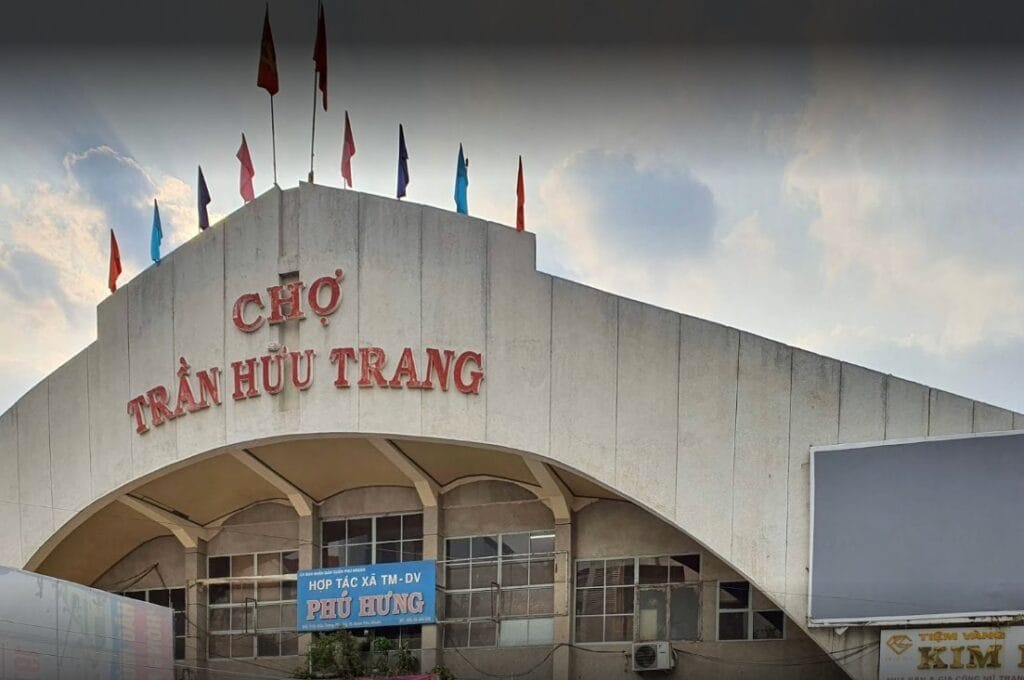 5 khu chợ vải và phụ liệu may nón hàng đầu Sài Gòn năm 2025 4 cho tran huu trang