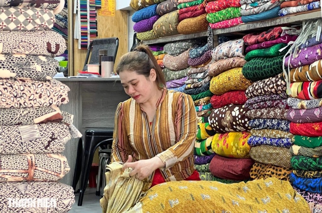 5 khu chợ vải và phụ liệu may nón hàng đầu Sài Gòn năm 2025 1 Khu chợ vải Soái Kình Lâm nổi tiếng Sài Gòn